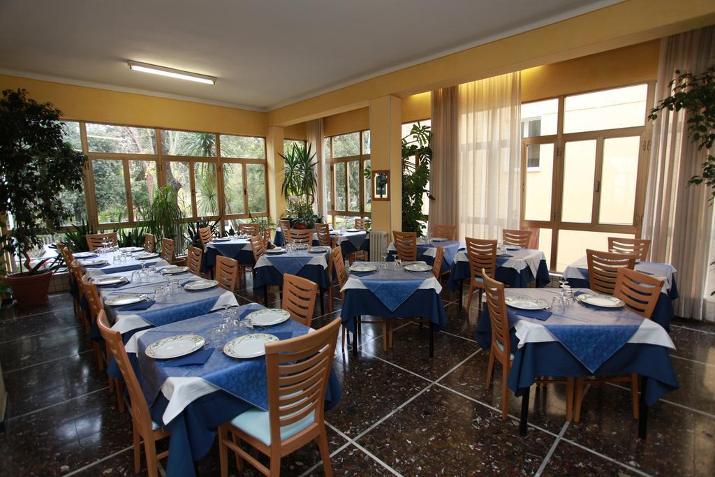 Hotel Athena Pésaro Exterior foto